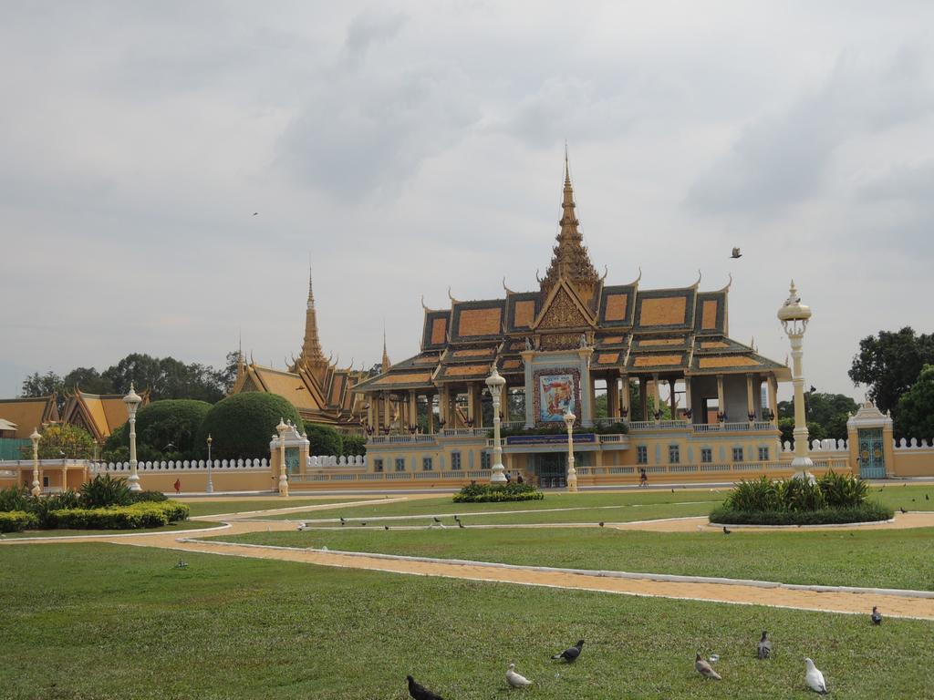 Discovery Hotel Phnom Penh Exteriör bild