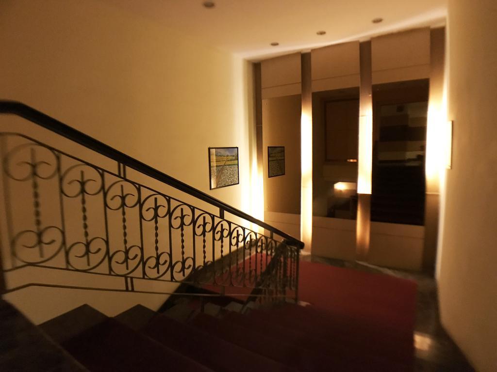 Discovery Hotel Phnom Penh Exteriör bild