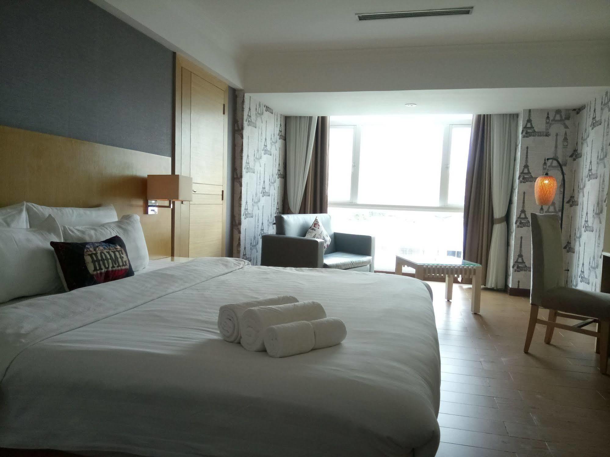 Discovery Hotel Phnom Penh Exteriör bild