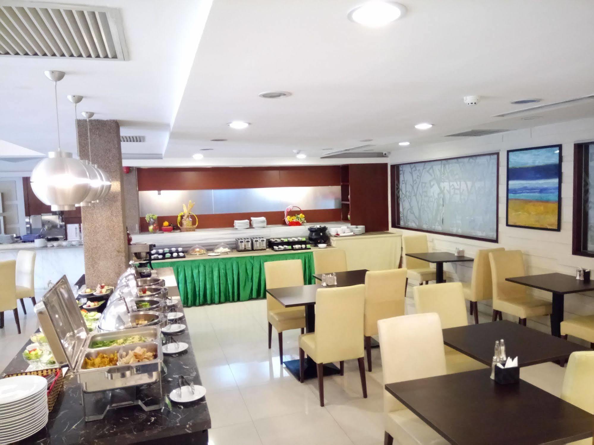 Discovery Hotel Phnom Penh Exteriör bild
